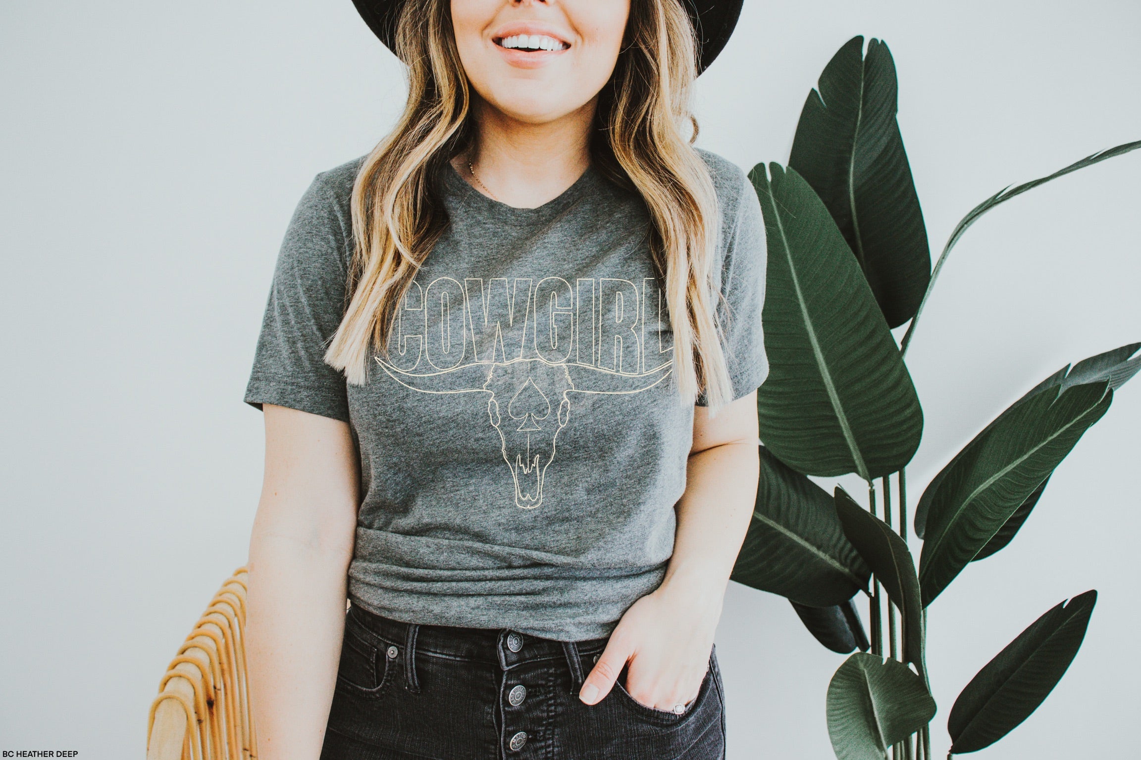 Cowgirl Bull Skull BEIGE INK